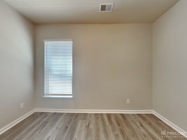 Building Photo - 137 Emporia Loop