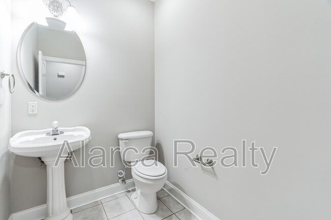 Building Photo - 111 Sherman Oaks Ln