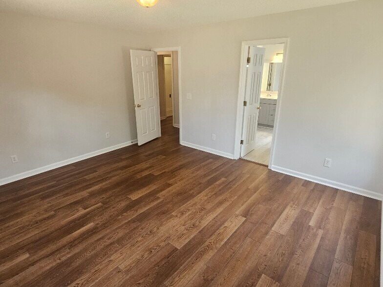 Building Photo - 507 Holly Ridge Ln