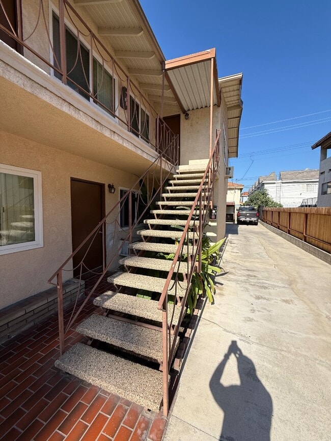 Building Photo - 307 N Curtis Ave