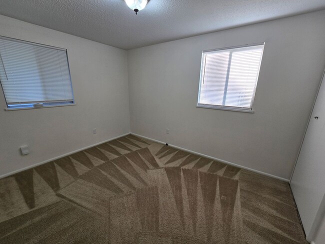 Building Photo - 721 Edgehill