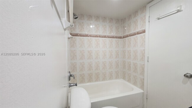 Building Photo - 666 W 81st St