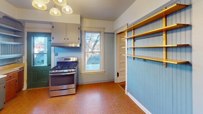 Building Photo - 810 S Galena Ave