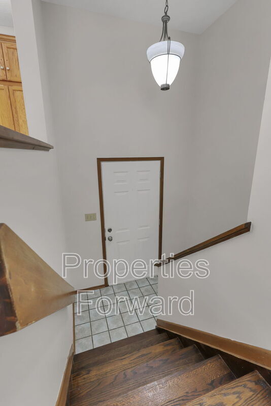 Building Photo - 2246 Shirlene Dr