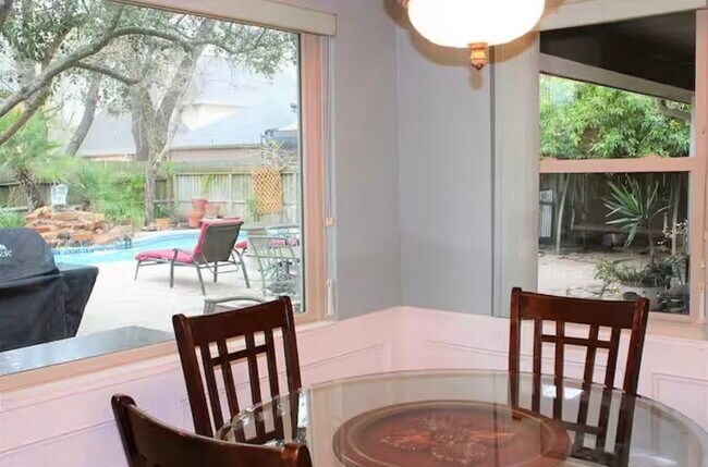 Building Photo - 11418 Chevy Chase Dr