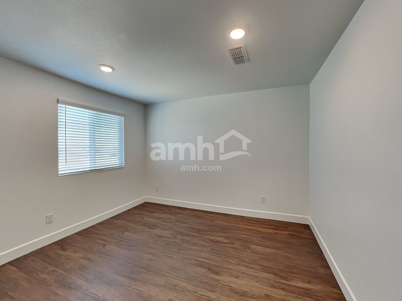 Building Photo - 8815 N 171st Dr