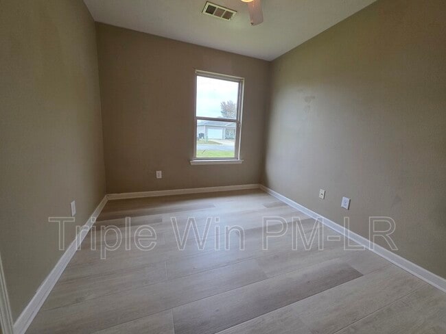 Building Photo - 12 Gold Meadow Loop