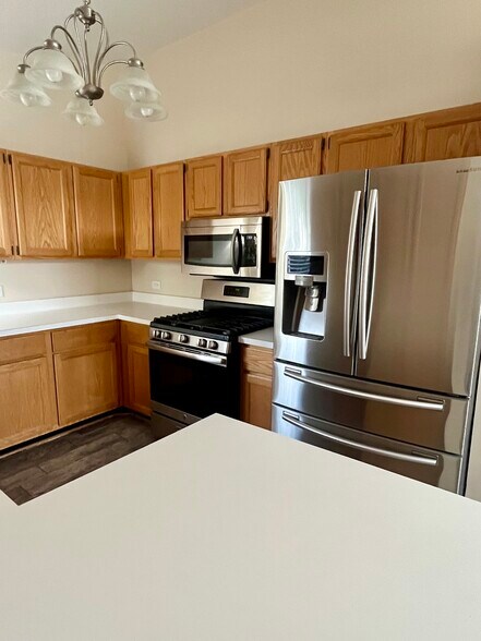 Building Photo - 1123 Bristol Ct