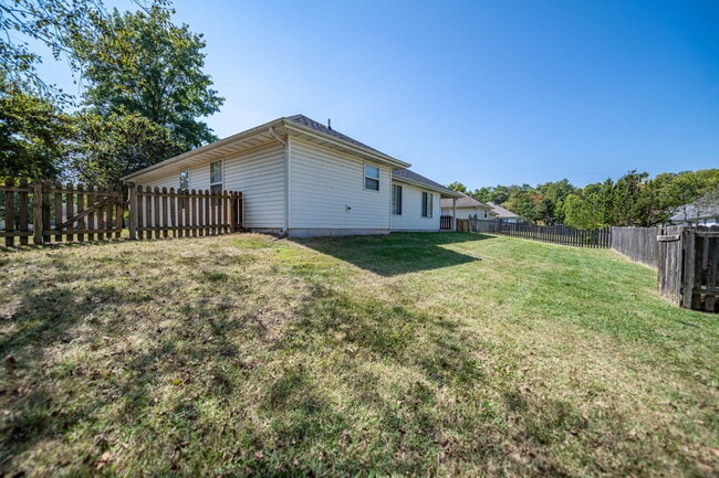 Building Photo - 709 Campusview Dr