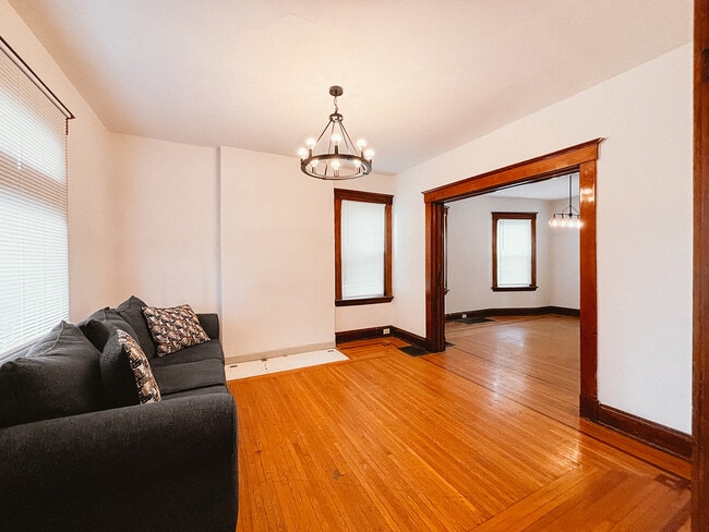 Building Photo - 3550 Woodburn Ave