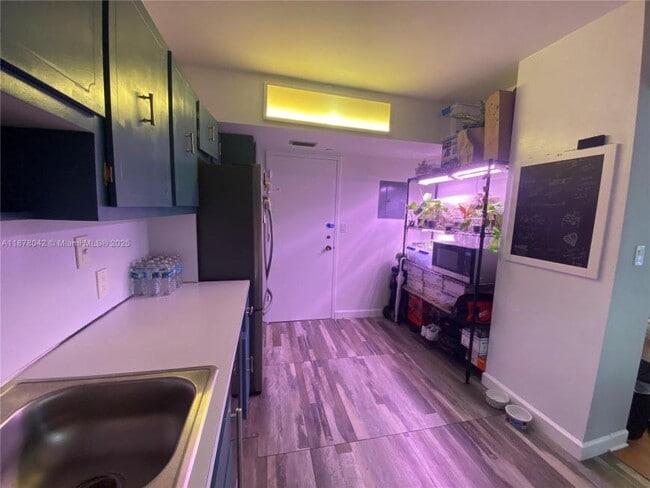 Building Photo - 2 bedroom in Hollywood FL 33021