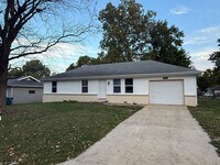 Building Photo - Newly Refurbished !