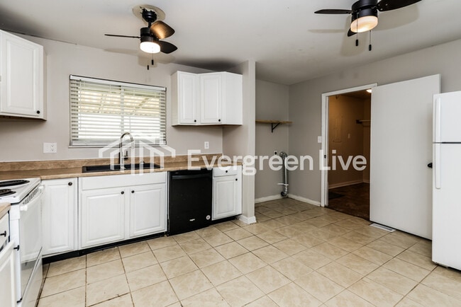 Building Photo - 204 W Boitnott Dr