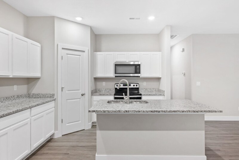 Building Photo - 5120 N Cypress St