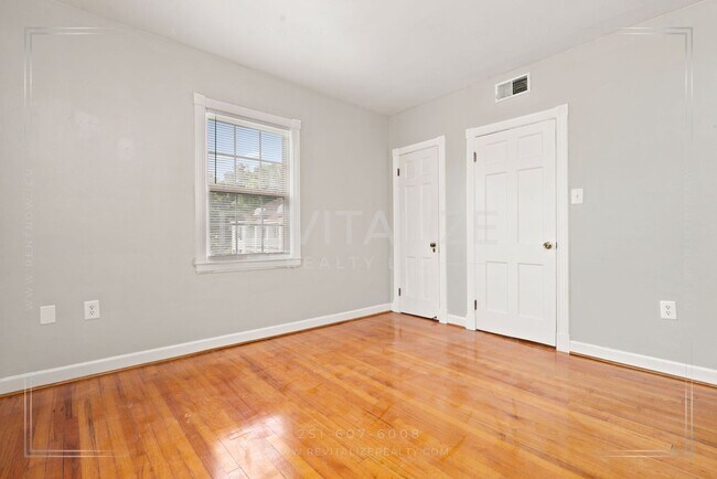 Building Photo - 214 Upham St
