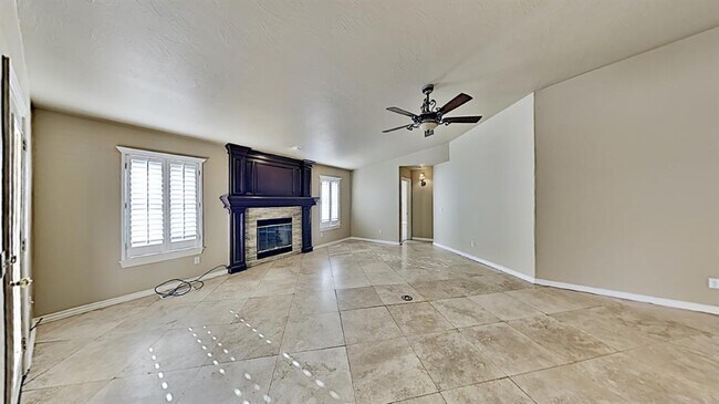 Building Photo - 6808 Sandlewood Dr