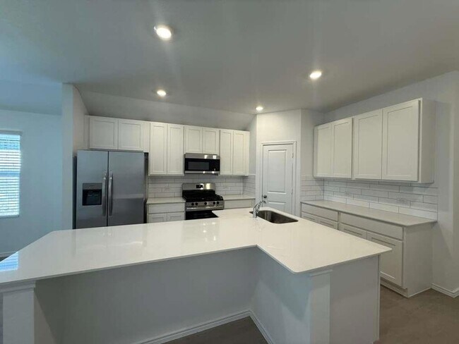 Building Photo - 623 Sormonne Lp