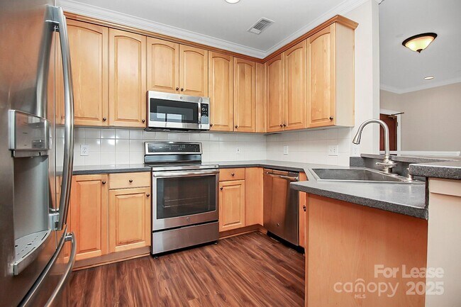 Building Photo - 400 N Church St