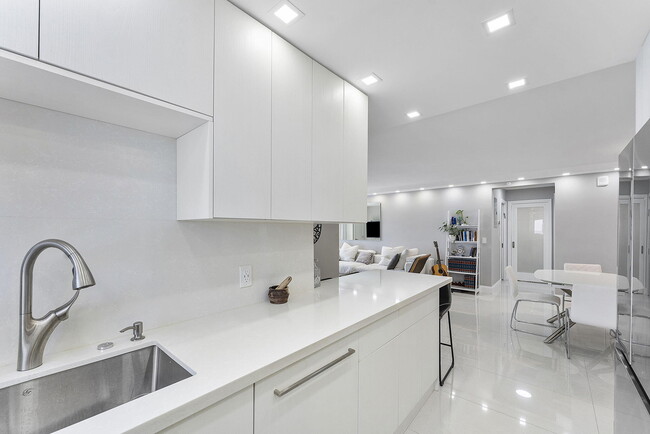 Building Photo - 4505 S Ocean Blvd