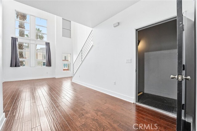 Building Photo - 911 E Santa Ana Blvd