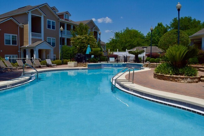 Resort Style Living @ Barrington Park 2/2 Ground floor Unit and Garage! - Resort Style Living @ Barrington Park  2/2 Ground floor Unit and Garage!