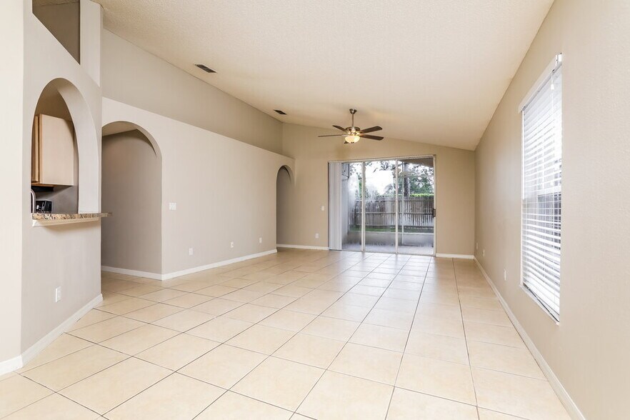 Building Photo - 665 Buckingham Dr