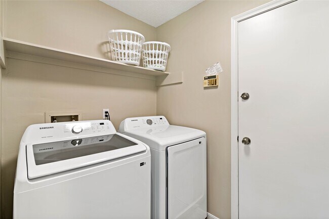 Building Photo - 9 Brentwood Oaks Ct