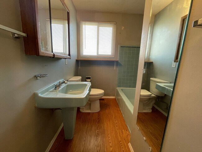 Building Photo - RN T 505-525