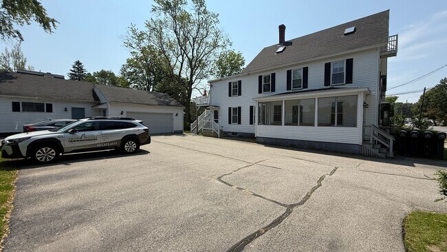 Building Photo - LO-21-23 Maple St.