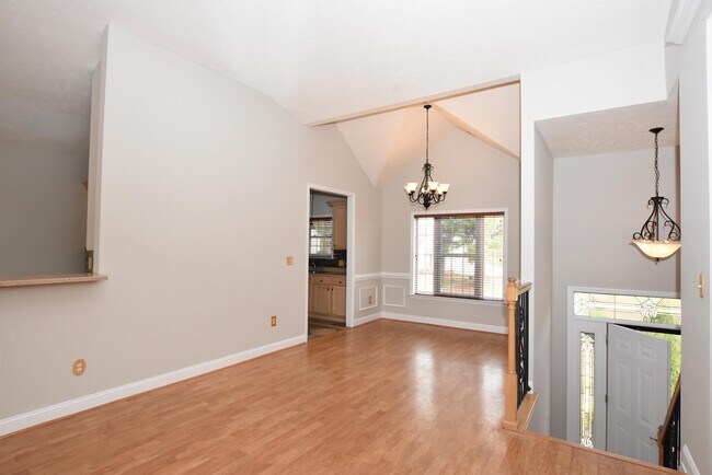 Building Photo - 109 Canyon Ct