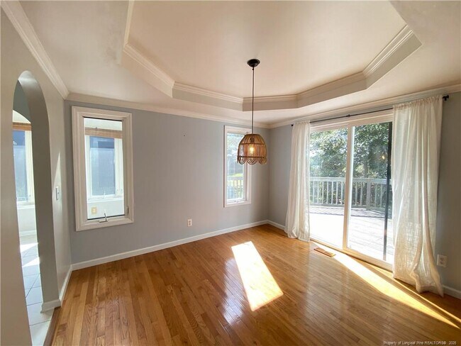 Building Photo - 462 Crown Point