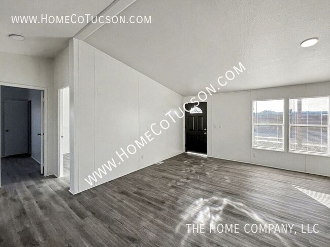 Building Photo - 5717 S Stewart Blvd