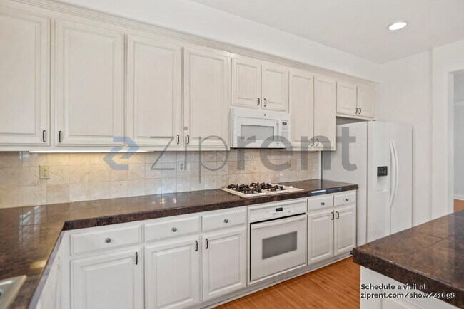 Building Photo - 742 Creekside Ct