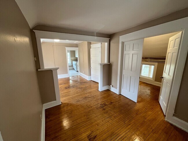Building Photo - 560 Bellows St