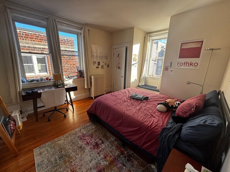 Building Photo - 66 Egmont St