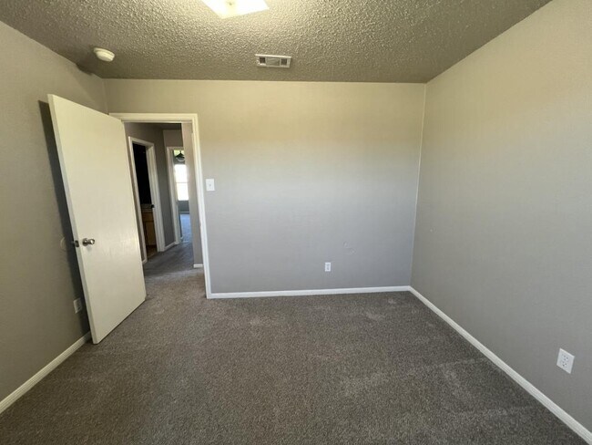 Building Photo - 4115 Mustang Dr