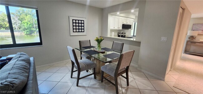 Building Photo - 228 Fox Glen Dr