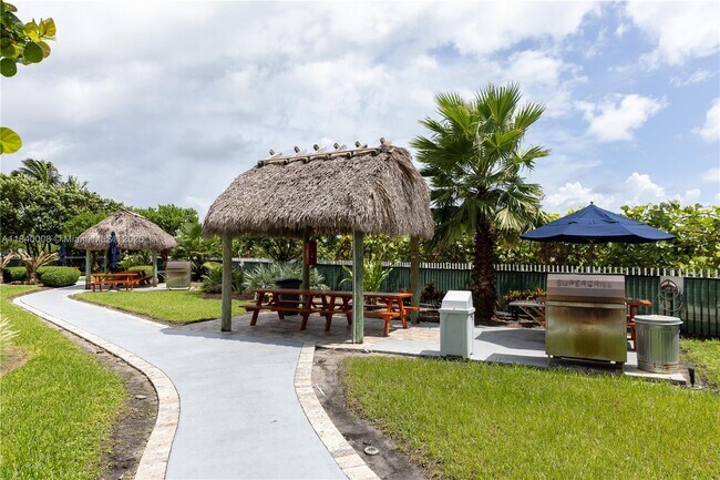 Building Photo - 6423 Collins Ave