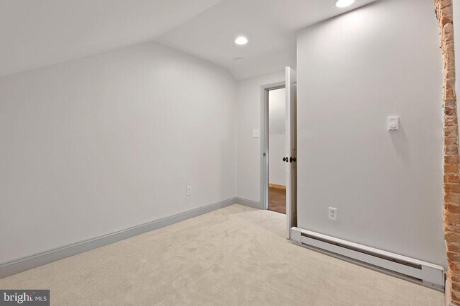 Building Photo - 3502 Buena Vista Ave