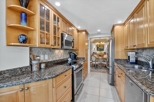 Building Photo - 3589 S Ocean Blvd