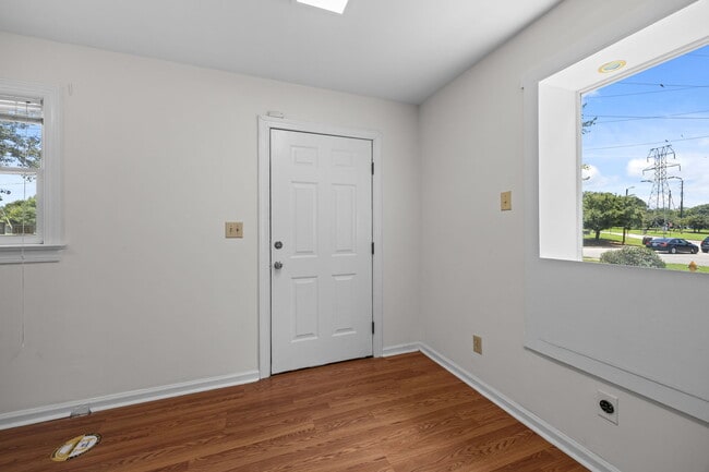 Building Photo - 806 Gorman St