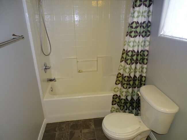 Building Photo - 3 Bed Southwest Home Convenient To The Durango Station Casino