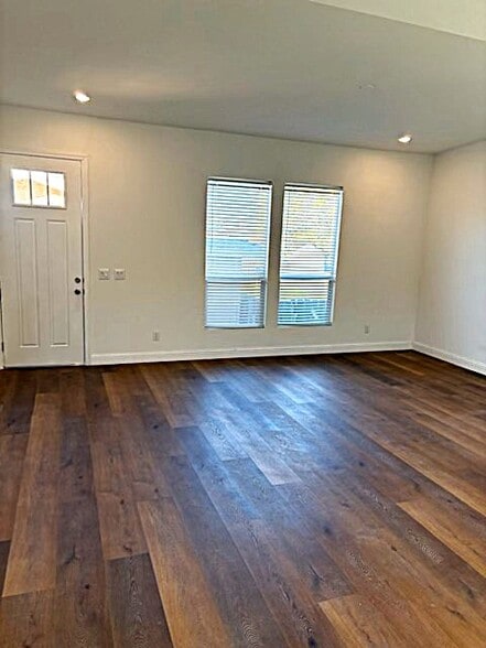 Building Photo - 751 W Chase Ave