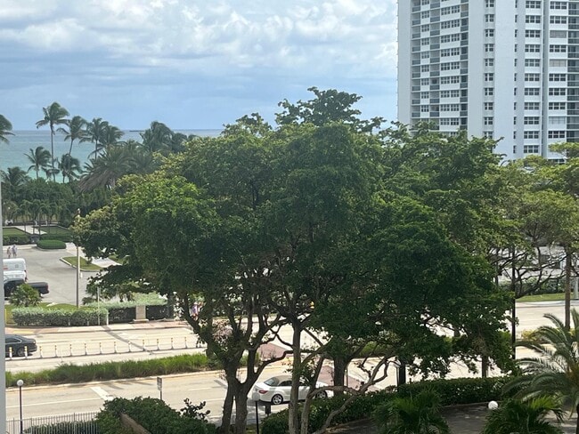 Building Photo - 1849 S Ocean Dr