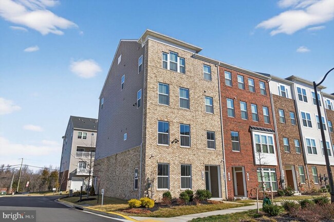 Building Photo - 100 Lawndale Dr