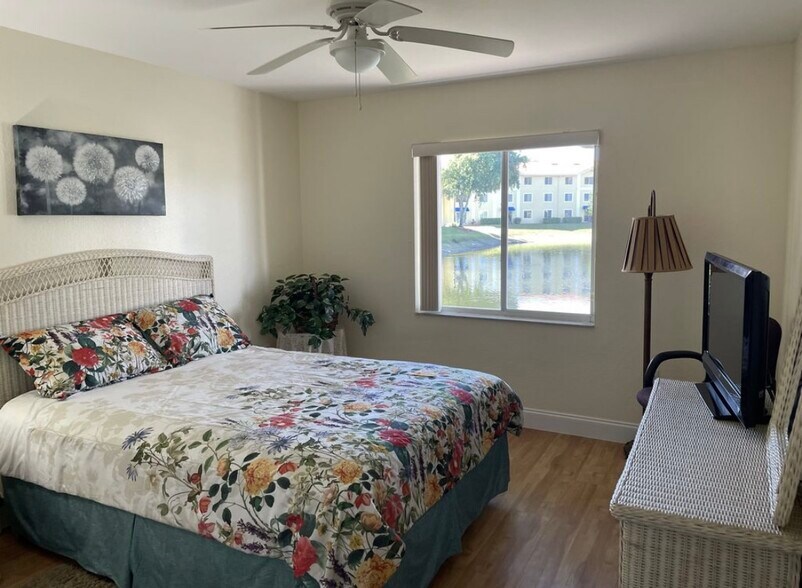 Building Photo - 8264 Key Royal Cir