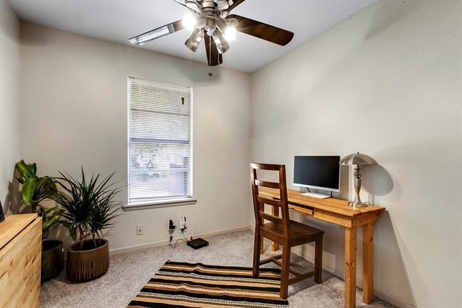 Building Photo - 5800 Glenhollow Path