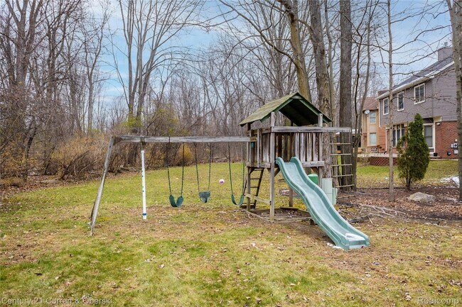 Building Photo - 42104 Echo Forest Dr