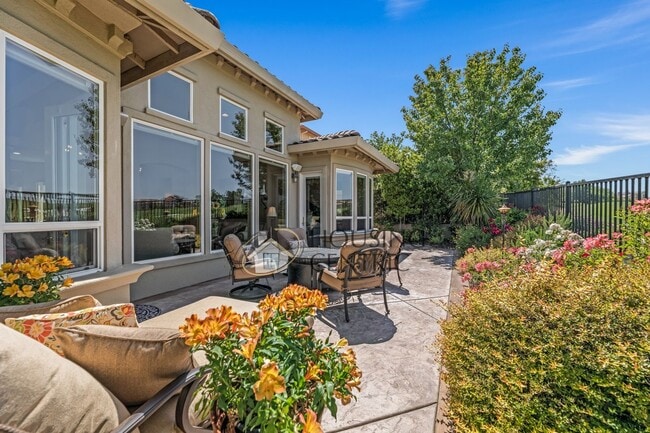 Building Photo - Executive Gated Serrano Golf-Course Home with Views of the 16th Hole!