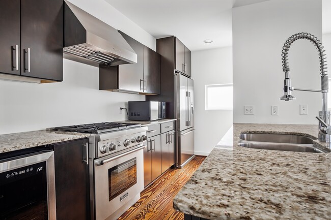 Building Photo - 2936 Commerce St